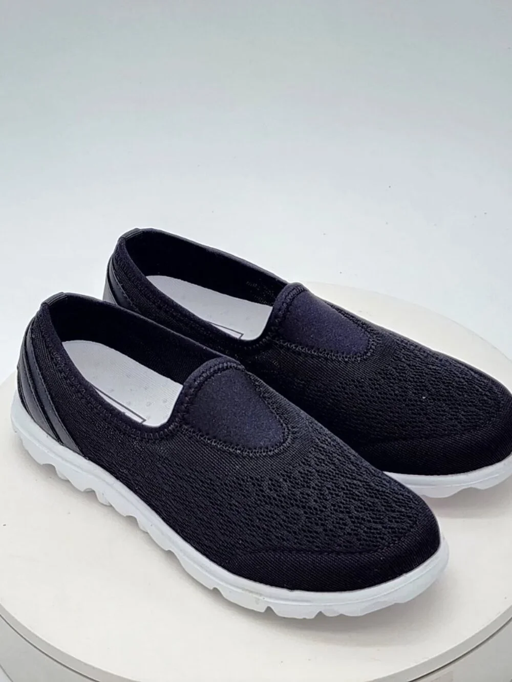 Propet Travel Active Women's Black Mesh Slip-On Walking Shoes Size 6